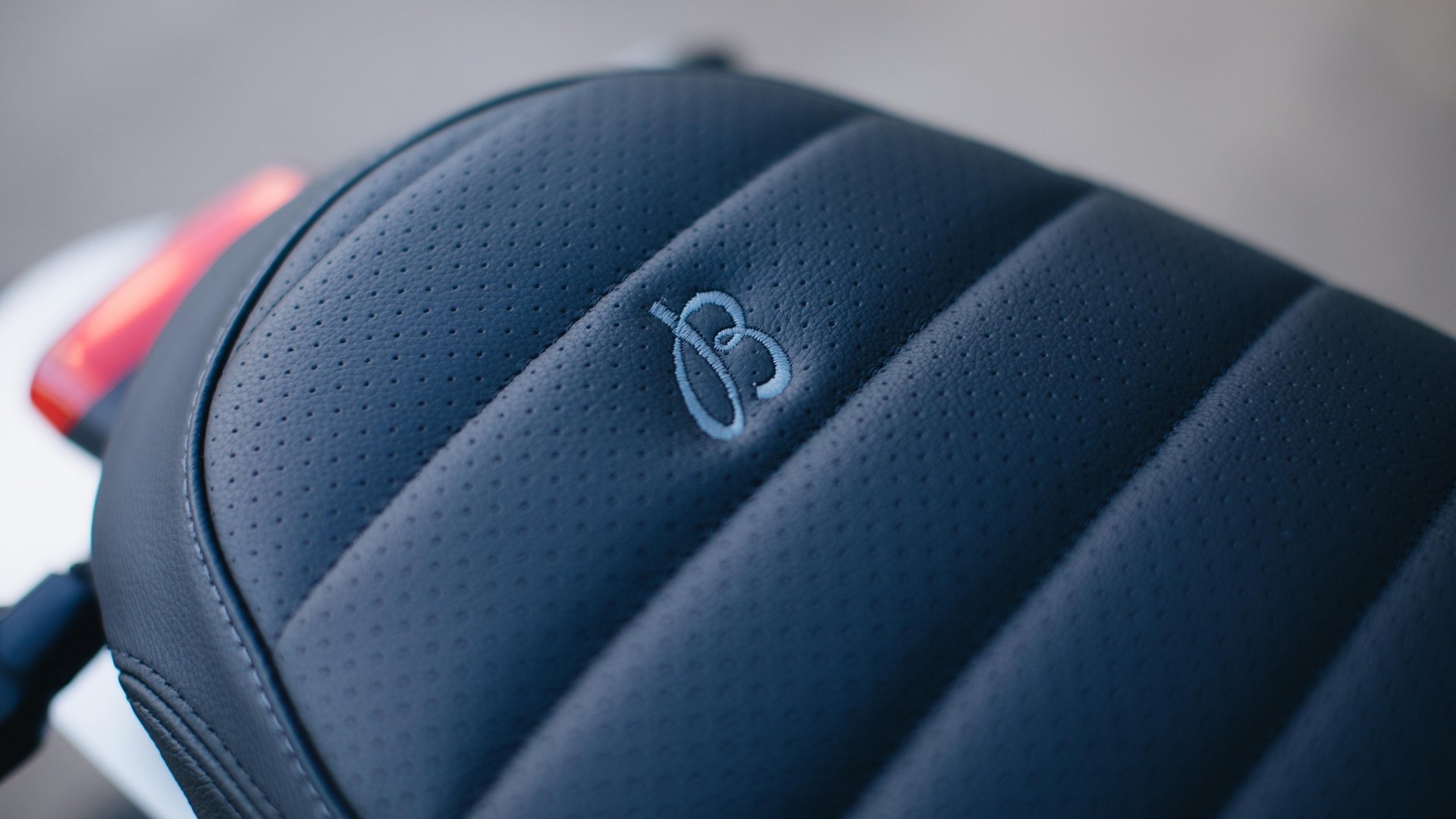 品牌BREITLING百年靈「B」聯名字樣