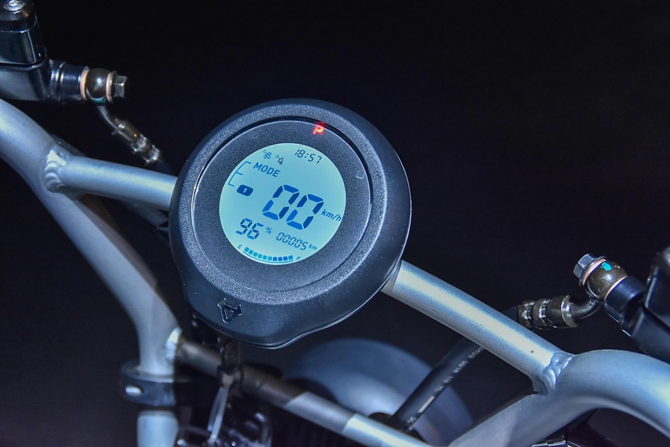 雖然車輛造型簡約,但是科技配備可一樣都沒少