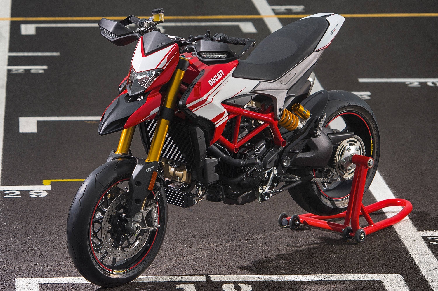 Ducati再度推出頂規版的Hypermotard 939 SP，將Hypermotard家族補上頂級性能的最後一塊拼圖