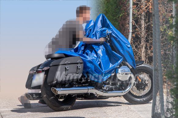 後方也能看到掛上了左右側箱,相當有美式Bagger的風範