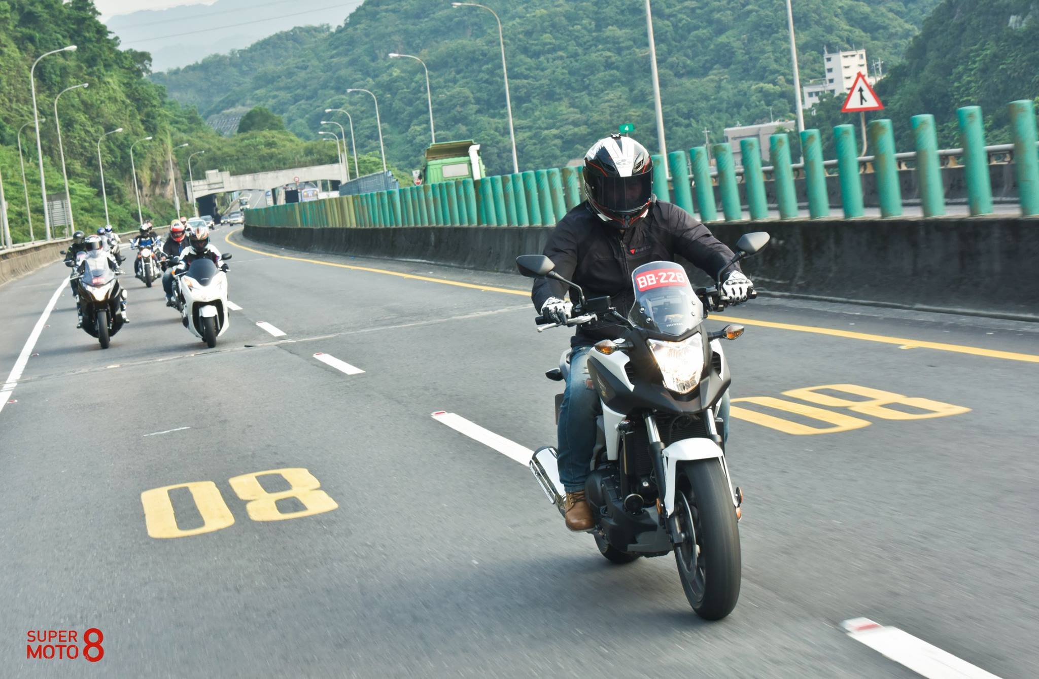 NC750X 很有趣的一台多功能車。山路上更是出奇的好駕馭
