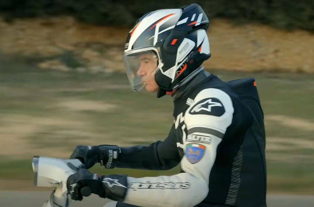 Valerio Boni再次駕駛同一款車型成為了這項金氏世界紀錄保持人,而且Vespa復刻了當時車輛原始樣貌