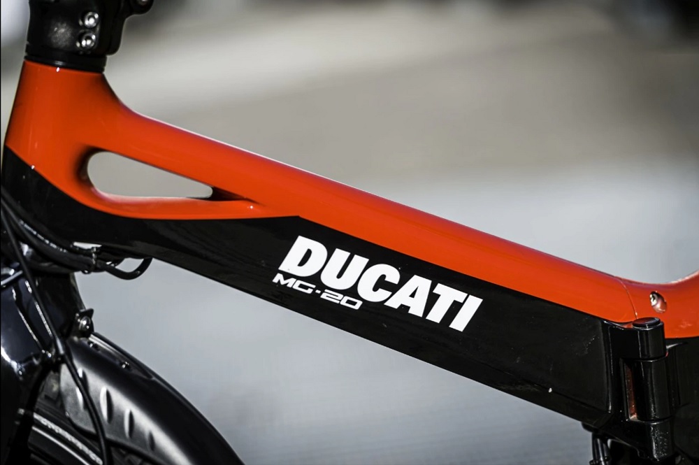 在碳纖維普及之前,不少車廠為了達成車輛輕量化會使用鎂合金