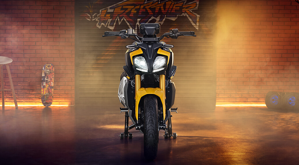 跟KTM 390 DUKE有點類似的車頭大燈造型