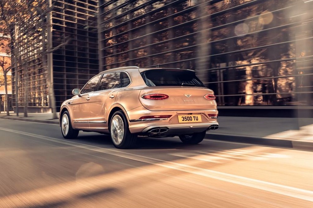 在追求乘坐體驗的同時,Bentayga EWB的動力表現也不遜色