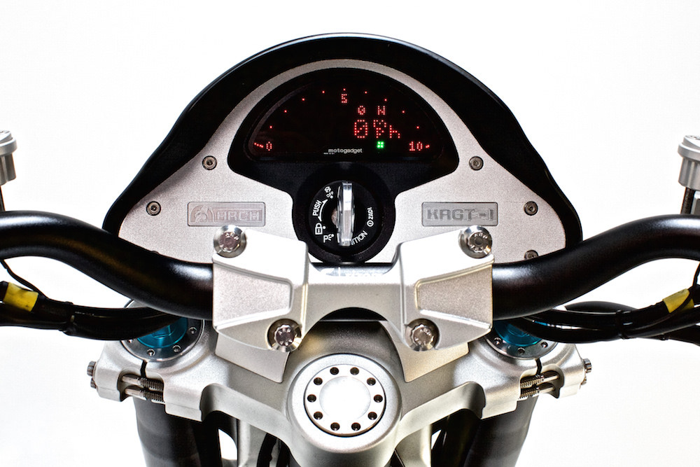 美式機車卻擁有熱血的數位儀表板