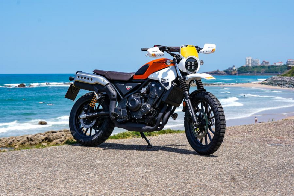 「Sterrato 500」採用著越野風格，整輛車還採用亮色系相當吸睛