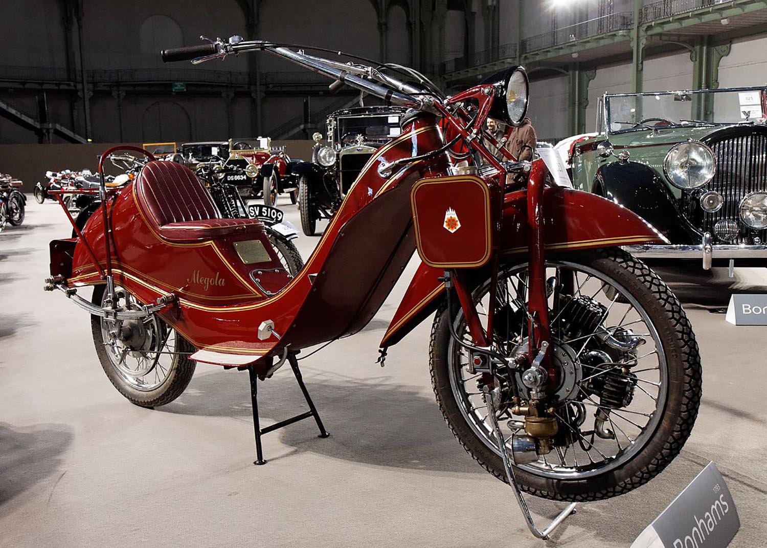 採用五缸星型引擎前輪驅動的MEGOLA,14匹馬力最快能跑到142公里