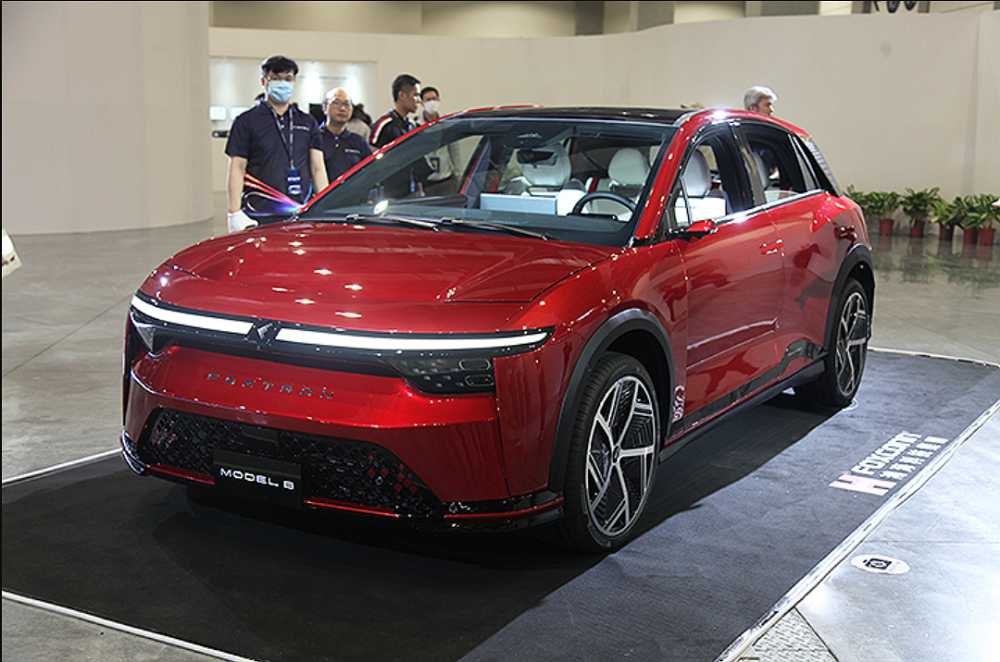 除了藍色塗裝版本,本次還亮相了紅色塗裝車型