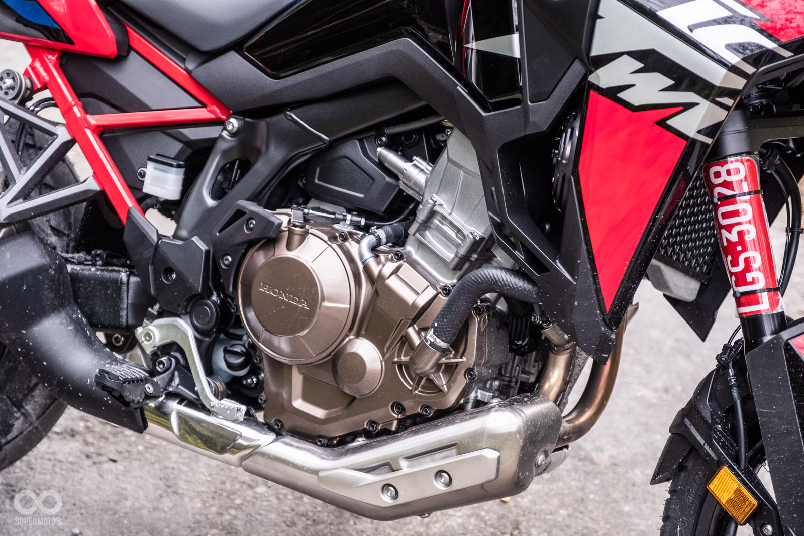 1084 c.c.的並列雙缸引擎擁有97.8hp@7,500rpm最大馬力，10.5kg-m@6,000rpm的最大扭力