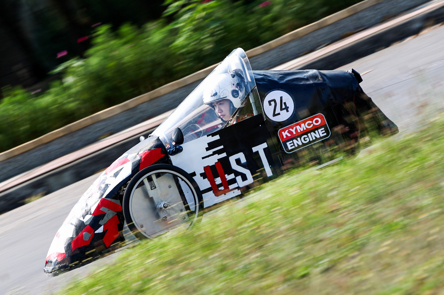 各隊除使用大會指定KYMCO引擎外，需自行設計外型、車架、車殼、油路及電路系統，並確保順利發動運行，並以最佳油耗量為致勝關鍵，而各組參與競賽的拼勁與表現十分可圈可點