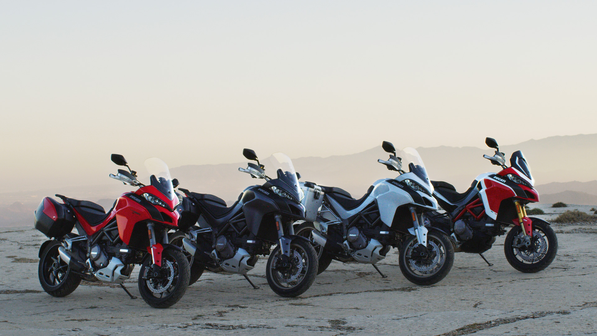 這次總共發表四個車型:左至右依序為Multistrada 1260、Multistrada 1260 S、Multistrada 1260 S D|Air 和最高等級的Multistrada 1260 Pikes Peak