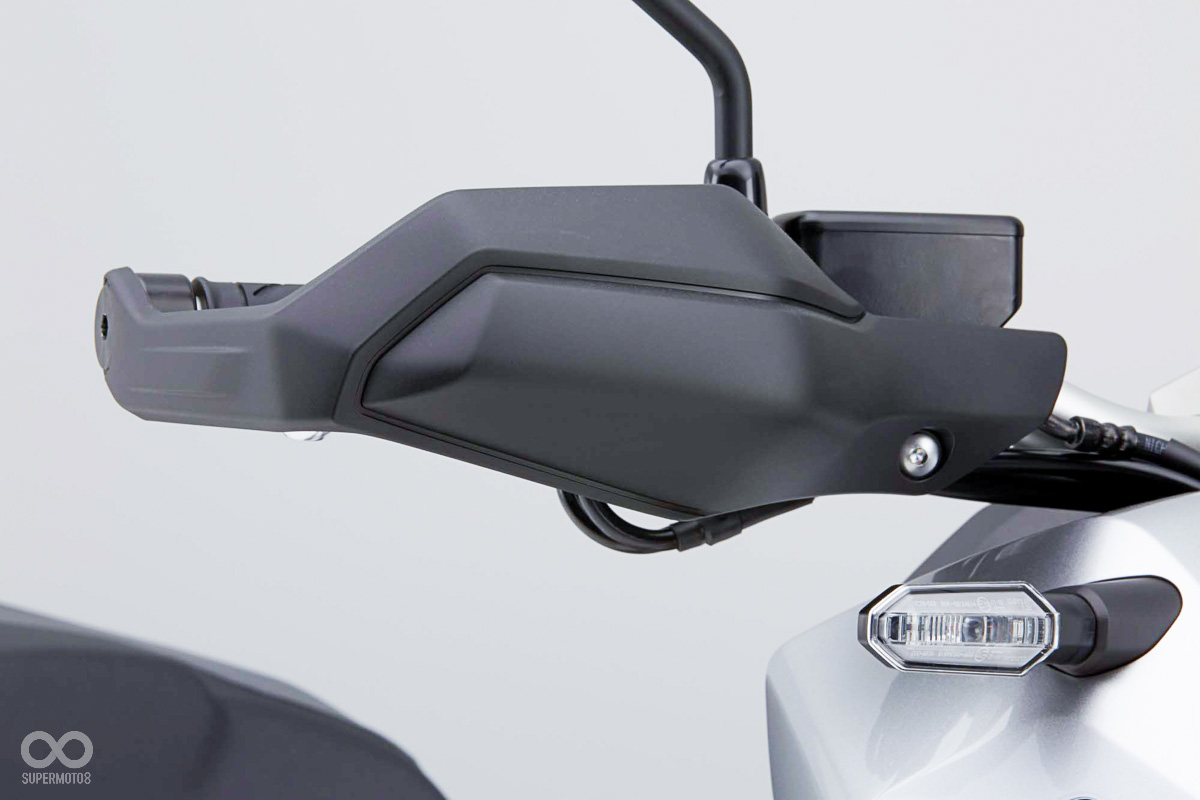 越野車必備的護弓