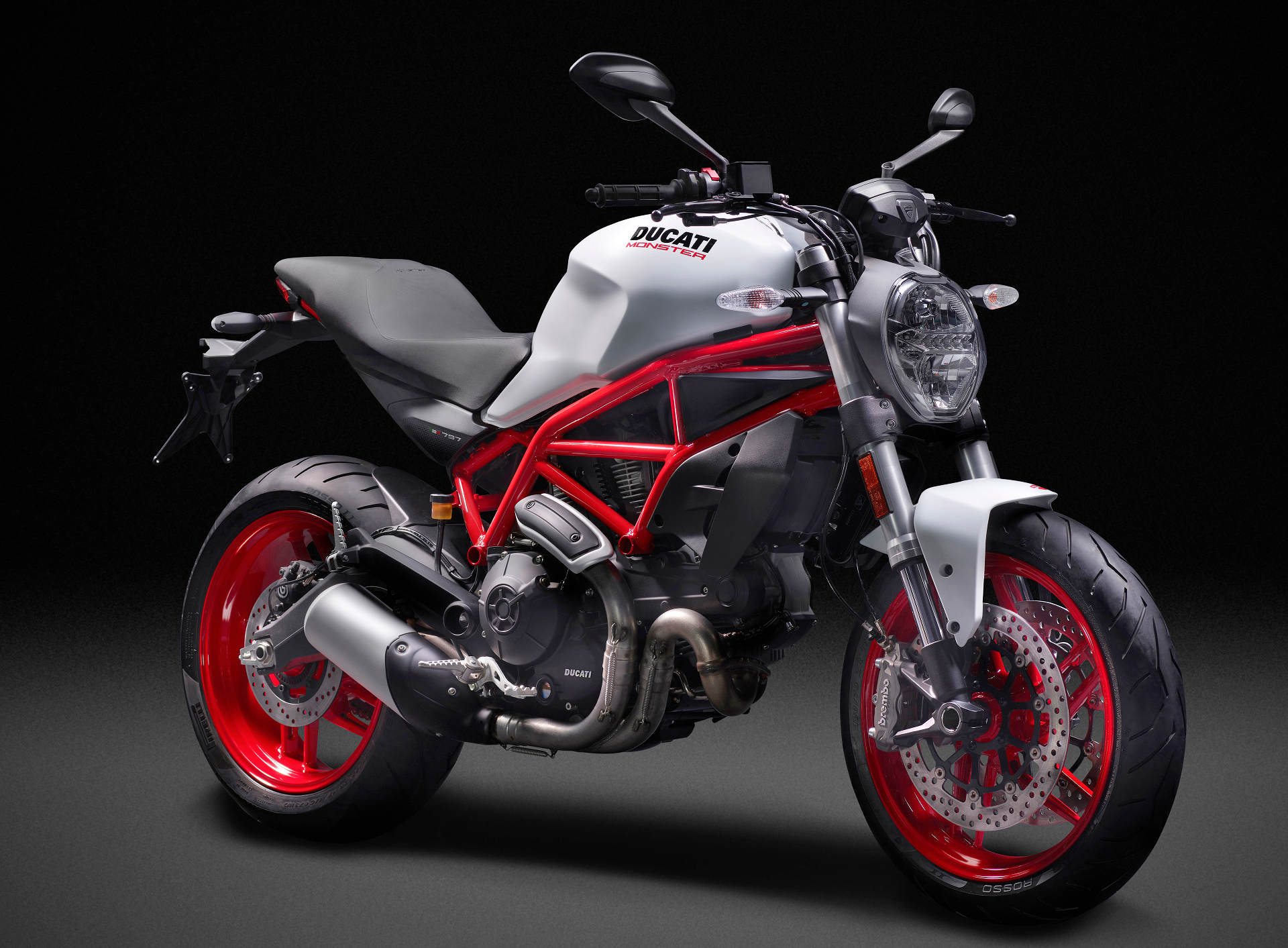 Monster 797不只找回氣冷引擎,更重現大型管式編織車架,還有令人難以忘懷的經典外型