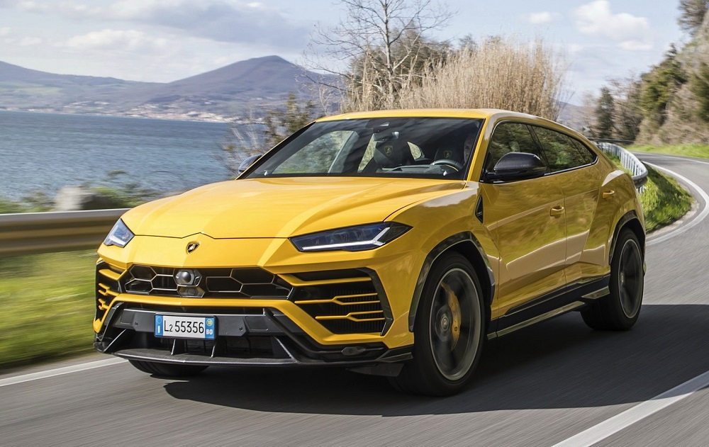 許多人認為搭載著V12自然進氣引擎的Ferrari Purosangue，動力表現會比Lamborghini Urus高出不少