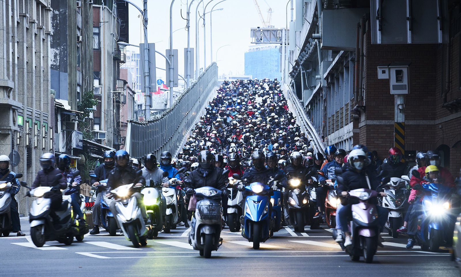 全台地方政府電動車補助尚未公布完全,影響電動車銷售重挫,1月市佔跌至4.5%