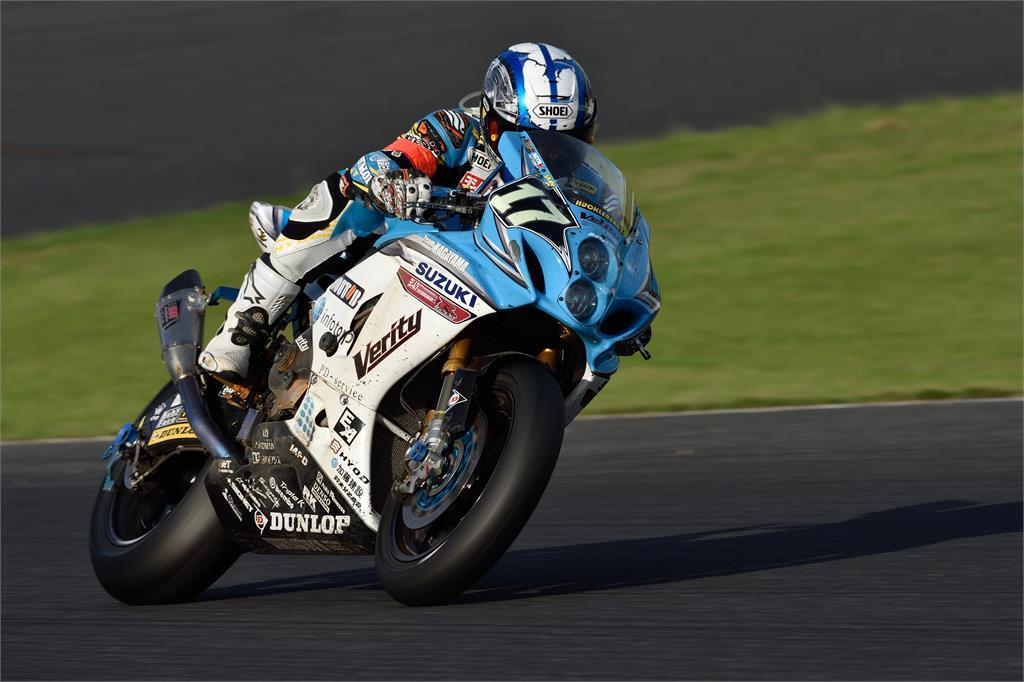 Team Kagayama Suzuki車隊,由加賀山就臣領軍,今年照例已Suzuki GSX-R 1000賽車挑戰鈴鹿八耐賽事,以第3名完賽。