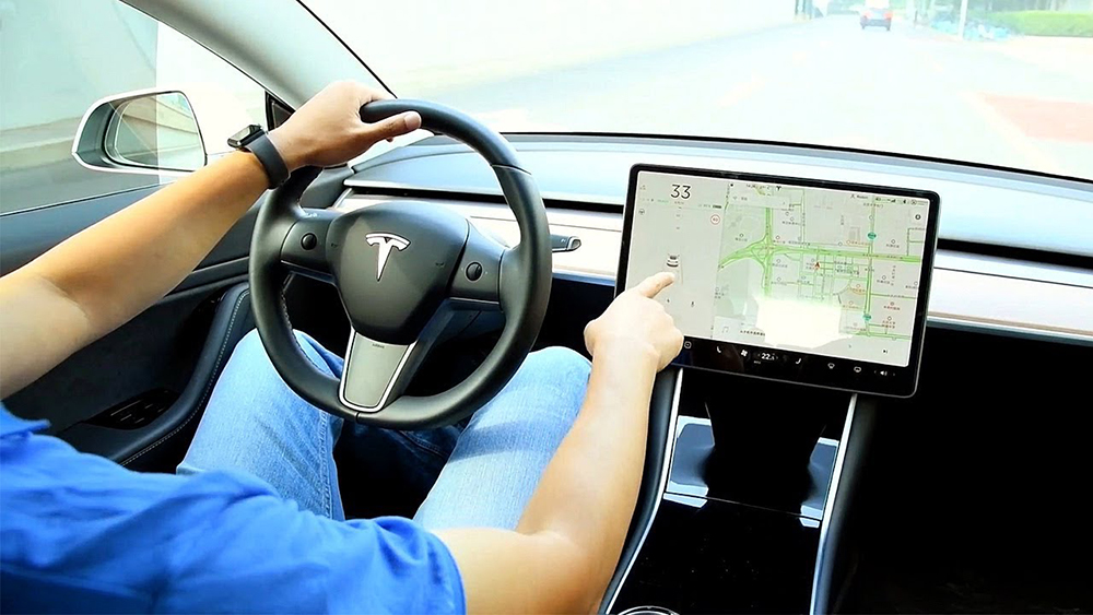 一般車機還是需要透過觸控的方式調整資訊