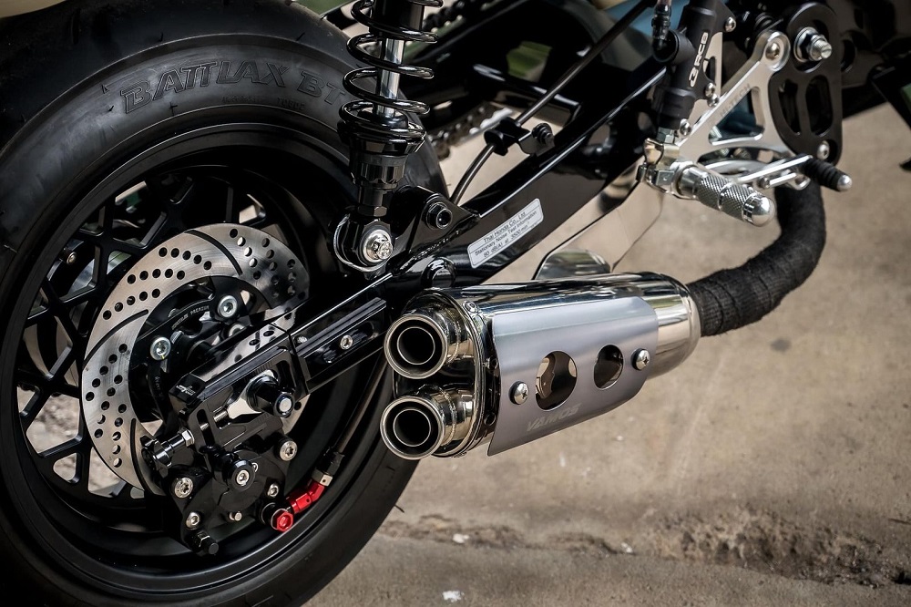 車尾的排氣管和煞車系統更是為整體增添了不少機械感