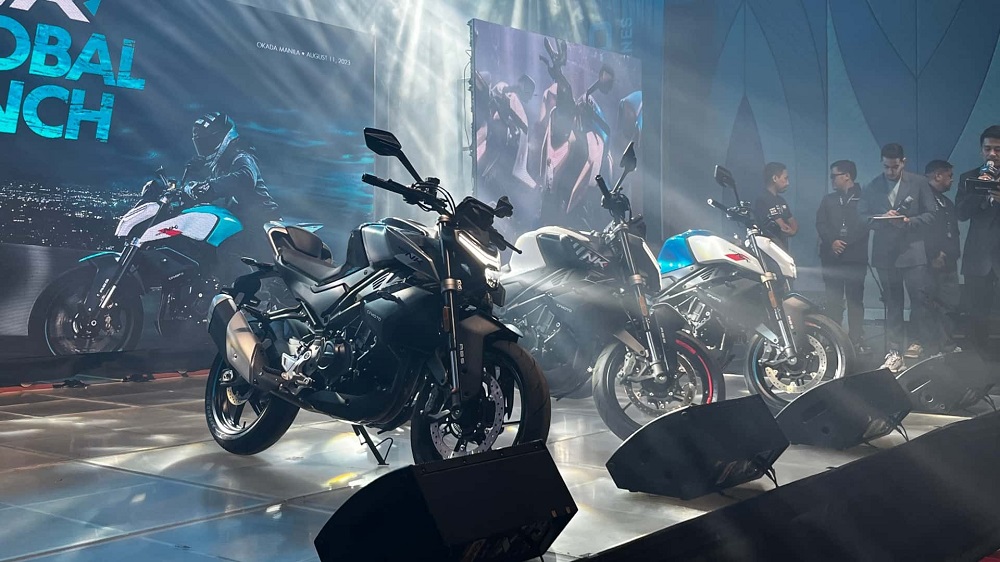 450 NK承襲了老大哥800 NK的Y字型頭燈