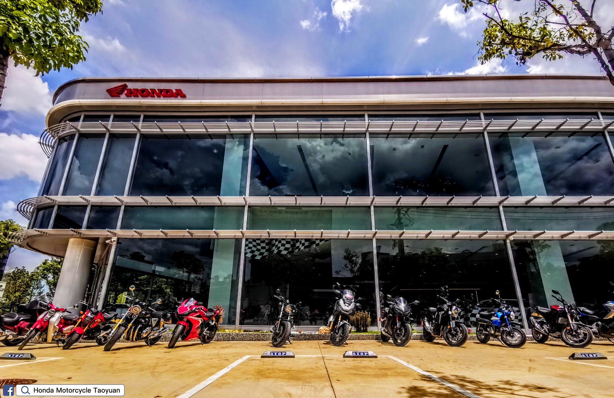 未來台南店會不會打造成和桃園類似的旗艦店呢,非常值得期待