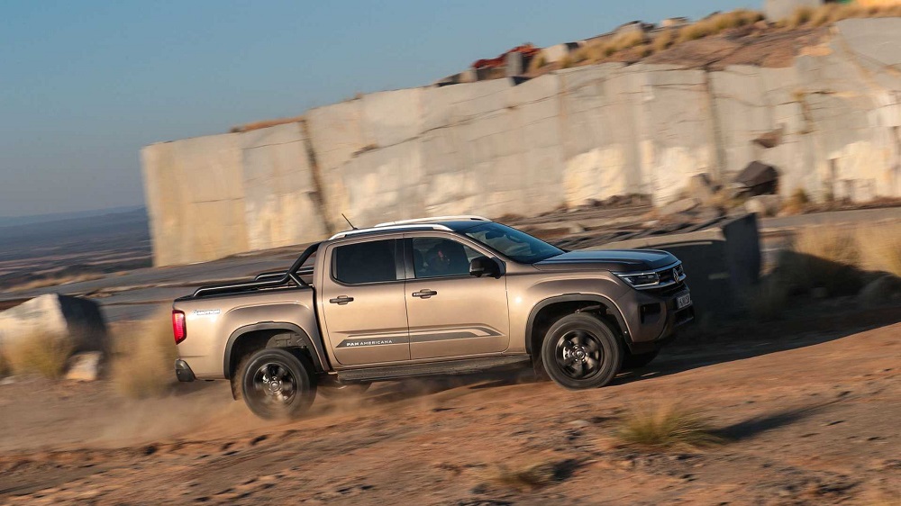 除了加長軸距和車長,第二代的Volkswagen Amarok也換上全地形胎,滿足越野玩家需求