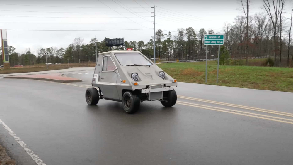 許多創作者會將異想天開的想法付諸行動，打造出各種不同的車款。圖為安裝Suzuki Hayabusa引擎的汽車