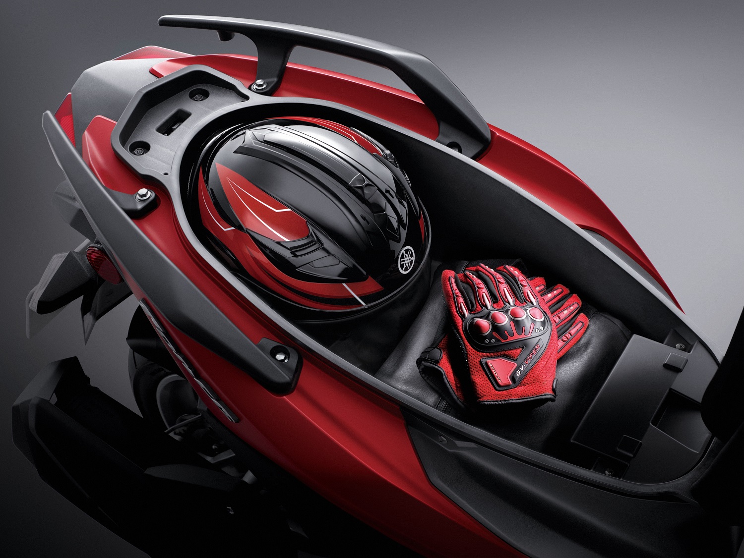 置物空間高達28.9公升,足以放下一頂全罩式安全帽以及個人物品