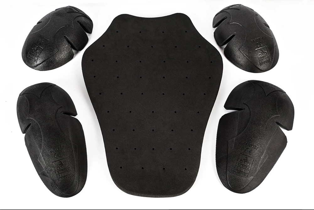 防摔衣內的護具有通過歐盟標準規範，有效保護騎士安全