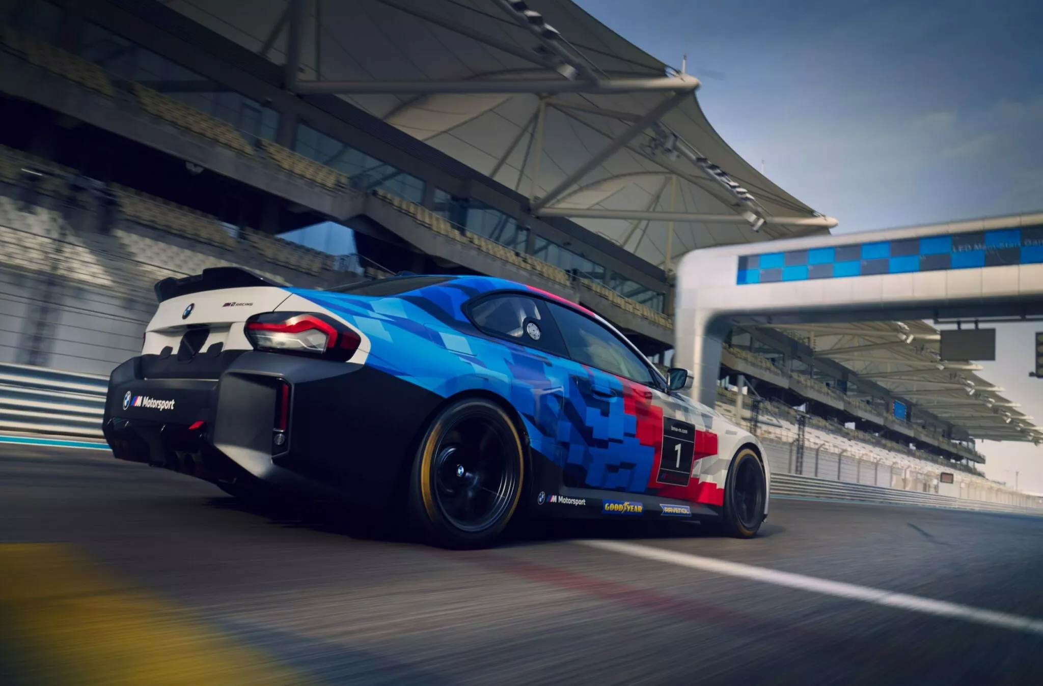 M18 Racing BMW M2 Racing賽車正式發表!四缸渦輪引擎致敬經典E30精神 | SUPERMOTO8