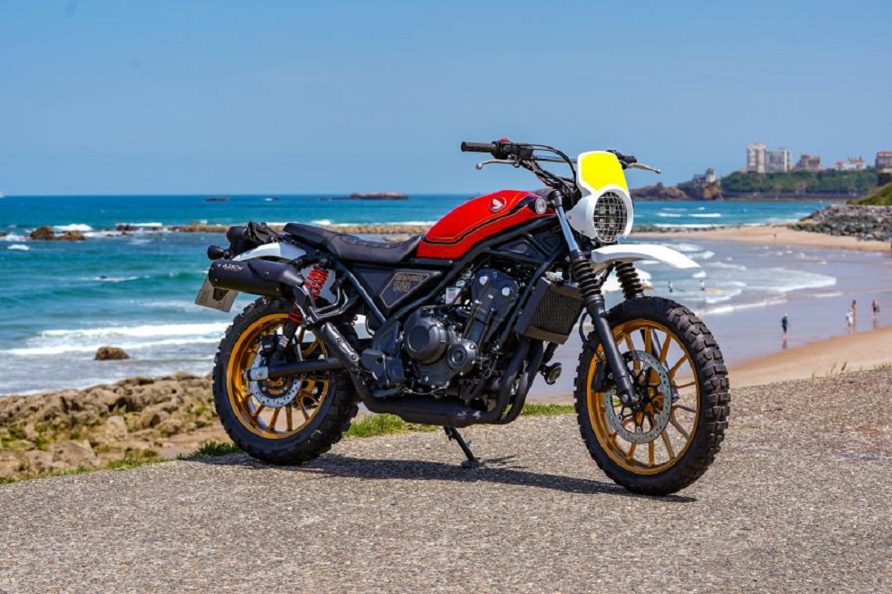 「Enduro 500」讓車輛以紅、黃、白搭配金色輪框進行呈現，看起來相當華麗