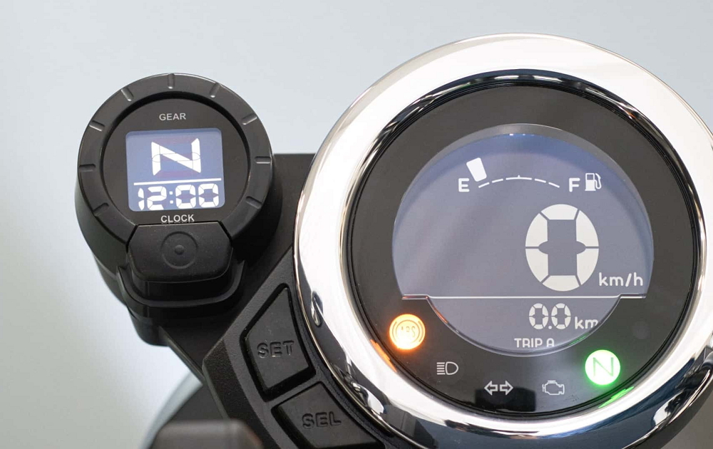 Honda官方這次推出了Monkey 125的檔位顯示器,並擁有著顯示時間功能