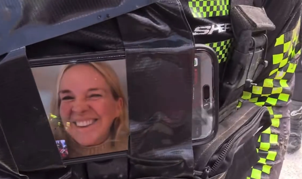 Baja 1000參賽者David Hunter比賽過程中不間斷的和自己母親保持視訊通話,成為另類「傳奇」