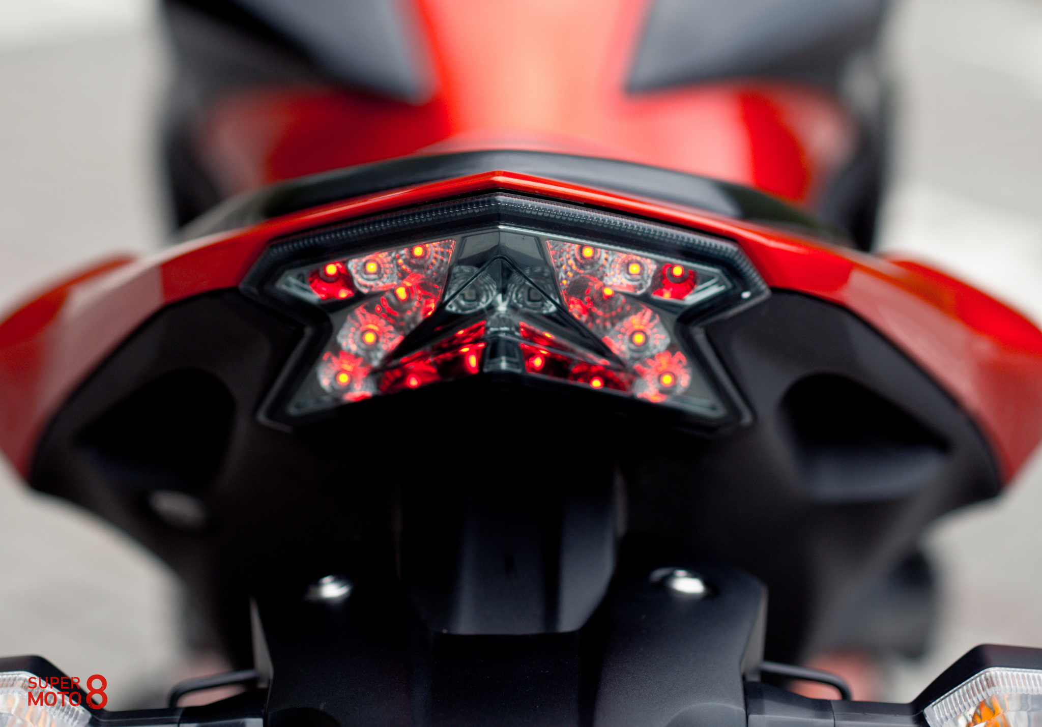 兩個Z字所組成的LED尾燈