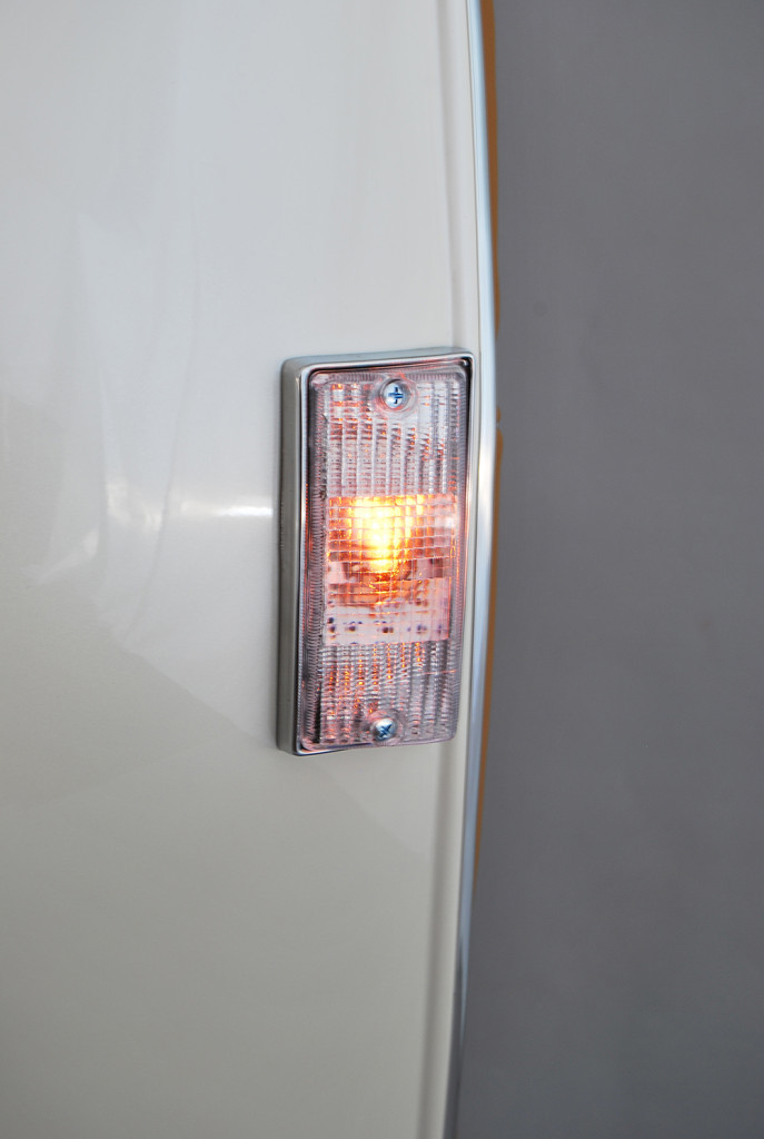 我要右轉去開抽屜囉!!