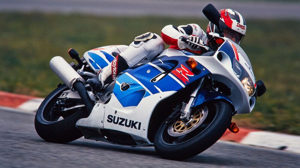 雖然Suzuki GSX-R750在1990年代並沒有在BSB賽事或WSBK賽事當中奪得冠軍的成績，不過也是車迷當中相當經典的車款之一