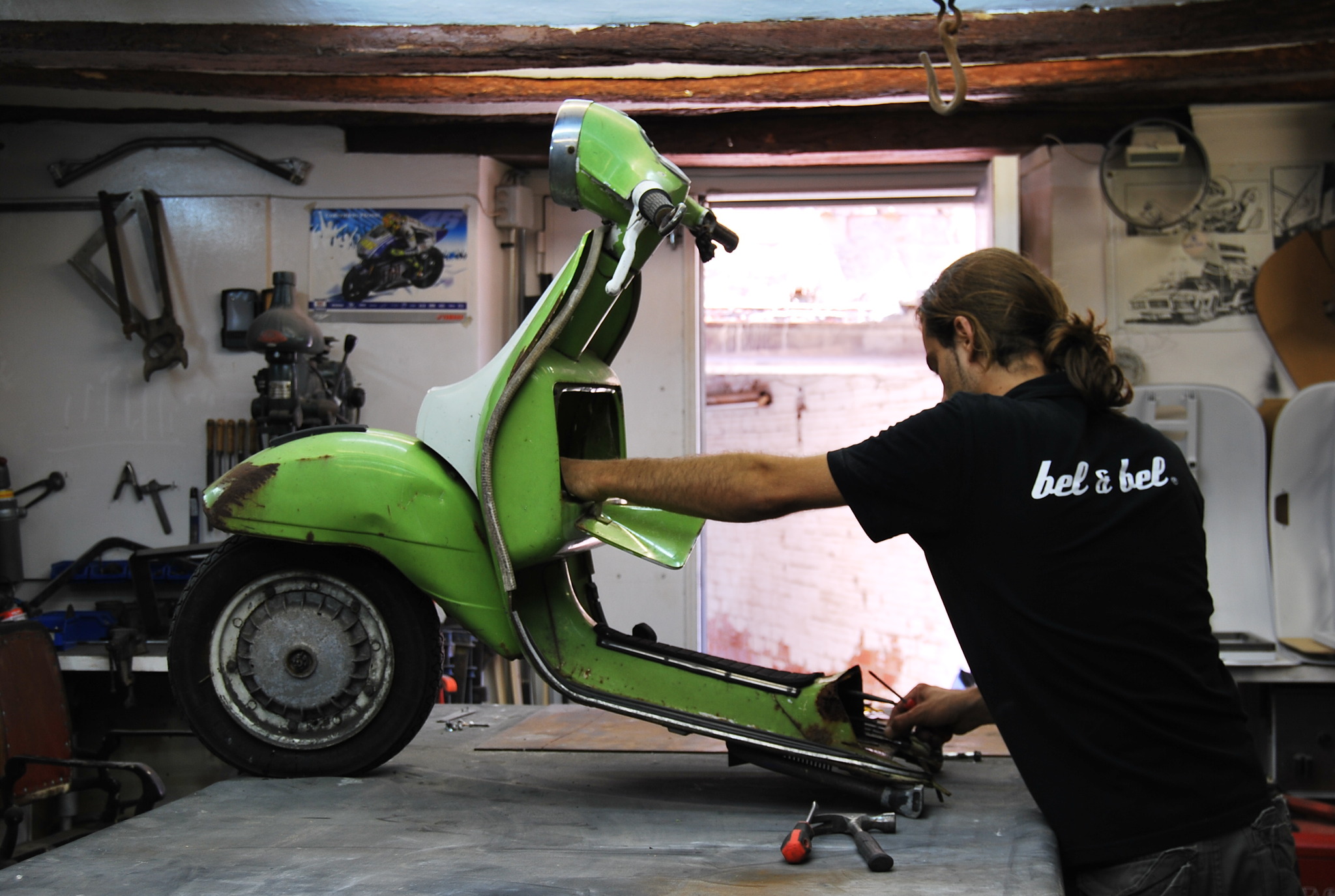 摸到200塊耶!!小確幸!!其實是在剷除內側的車廂及鉚釘。