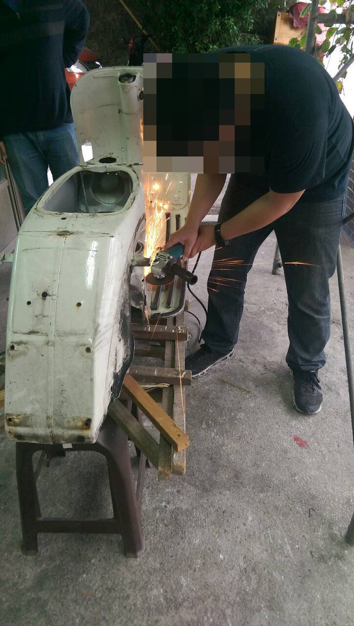 小編在施工的時候,鐵屑四濺,所以使用電動工具請務必注意安全!!小編關心您~