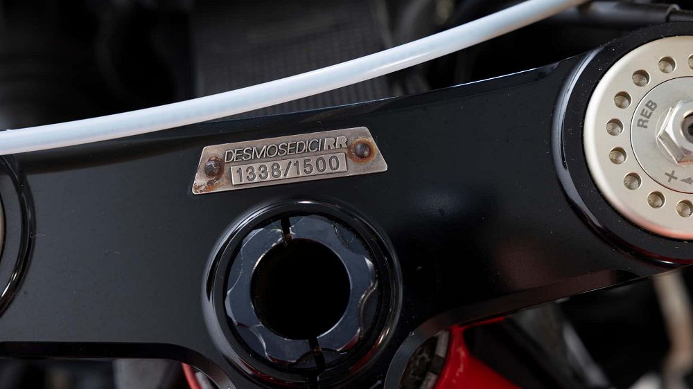 拍賣的這款Ducati Desmosedici RR是2009出場,全球限量1,500台中的第1,338號