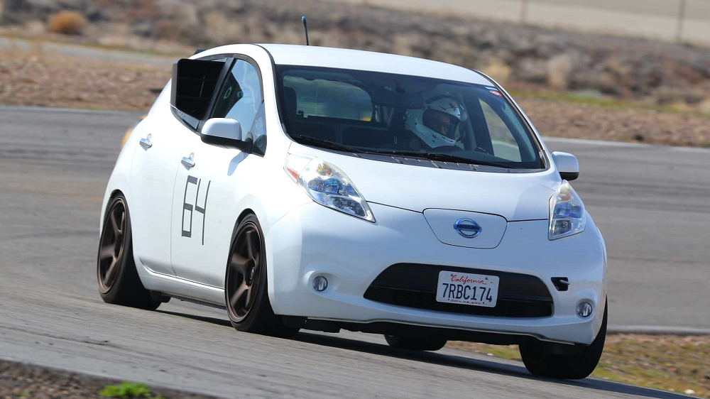 雖然這輛Nissan Leaf變成了擁有13,000rpm的四輪驅動Hybrid車型,但還是要以DIY油電車型的角度去看待他