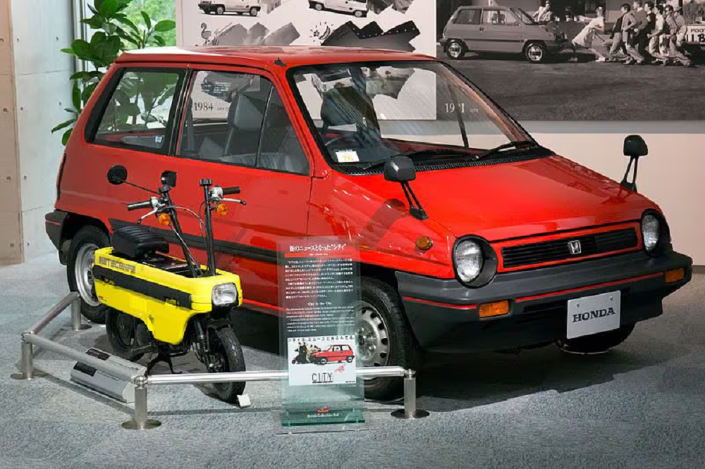 但不少車迷們眼中，汽油引擎的Honda Motocompo才是最經典的存在