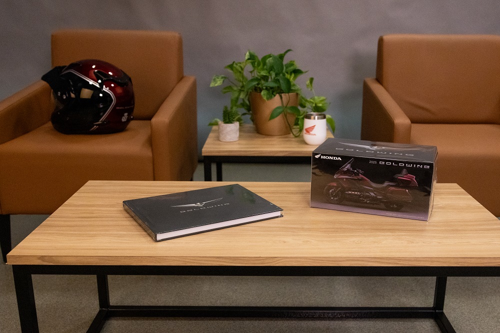 車主將可以獲得一本記錄這50年銷售歷史的紀錄冊，還有兩個1:12模型