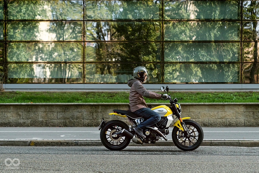 不到800mm的親民座高即便嬌小的女生也能輕鬆駕馭