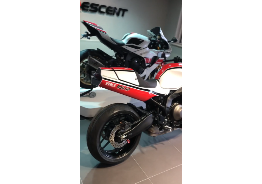 引擎部分雖然沒有調整不過整體外觀造型和RD500LC非常相似