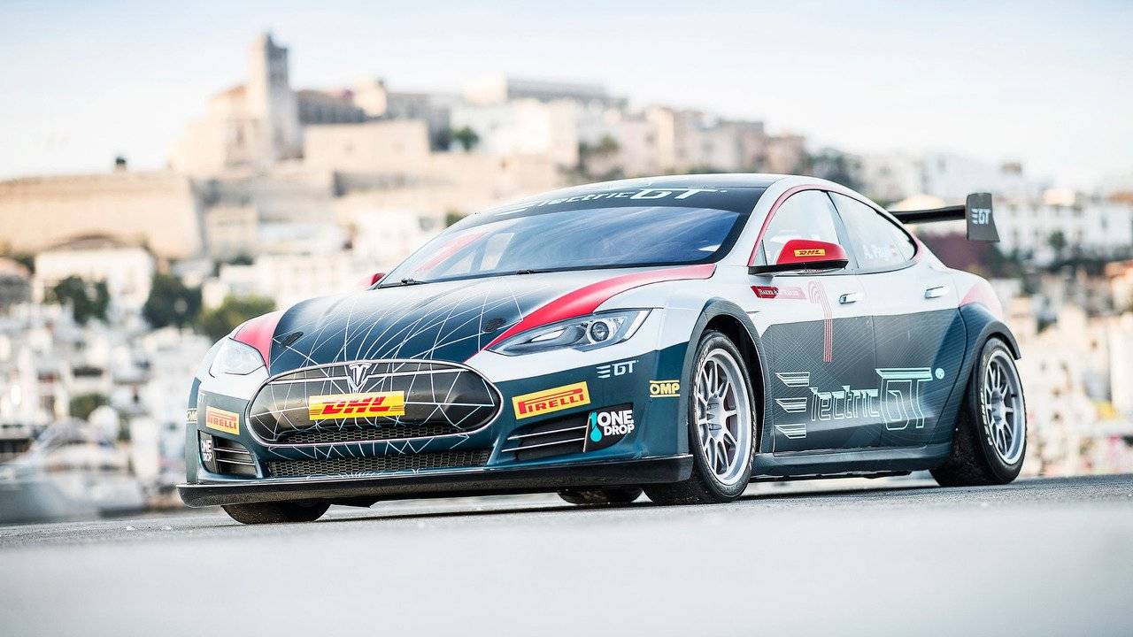 F1、TESLA賽車版本都是戰鬥力十足的對手