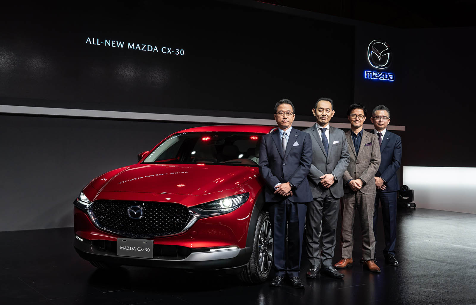 ALL-NEW MAZDA CX-30上市發表會。由左至右依序為台灣馬自達總經理三浦 忠、產品主查佐賀 上人、首席設計師柳澤 亮、台灣馬自達副總經理劉建良