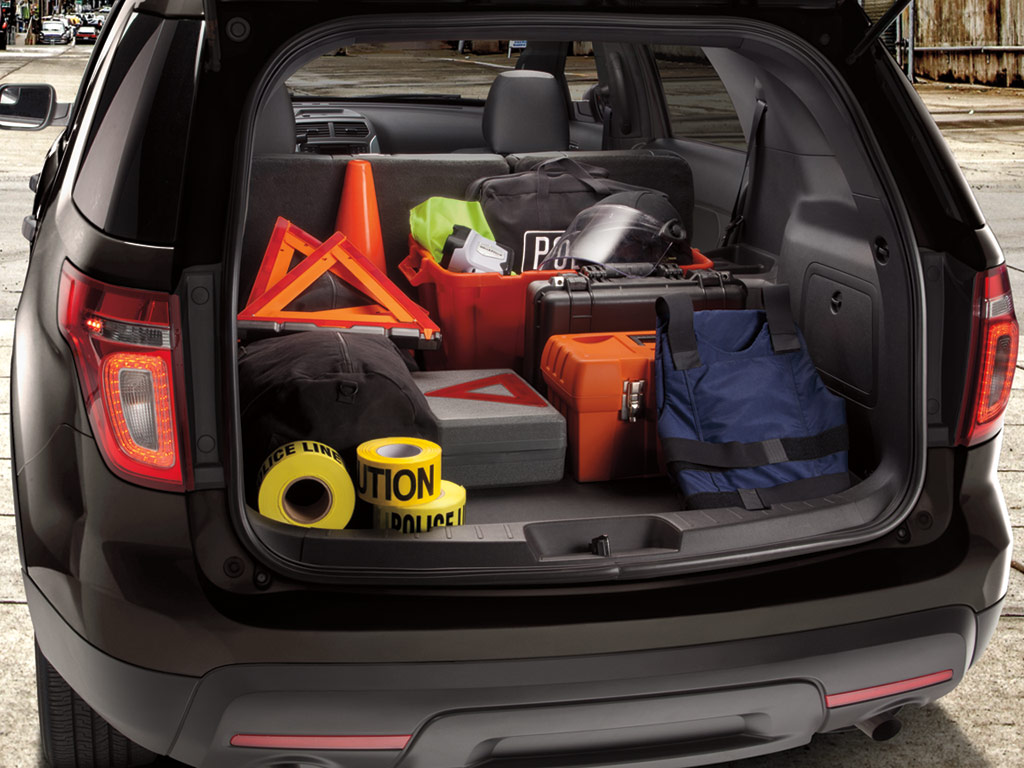 看到這張圖就知道為什麼警方要買大車了吧!