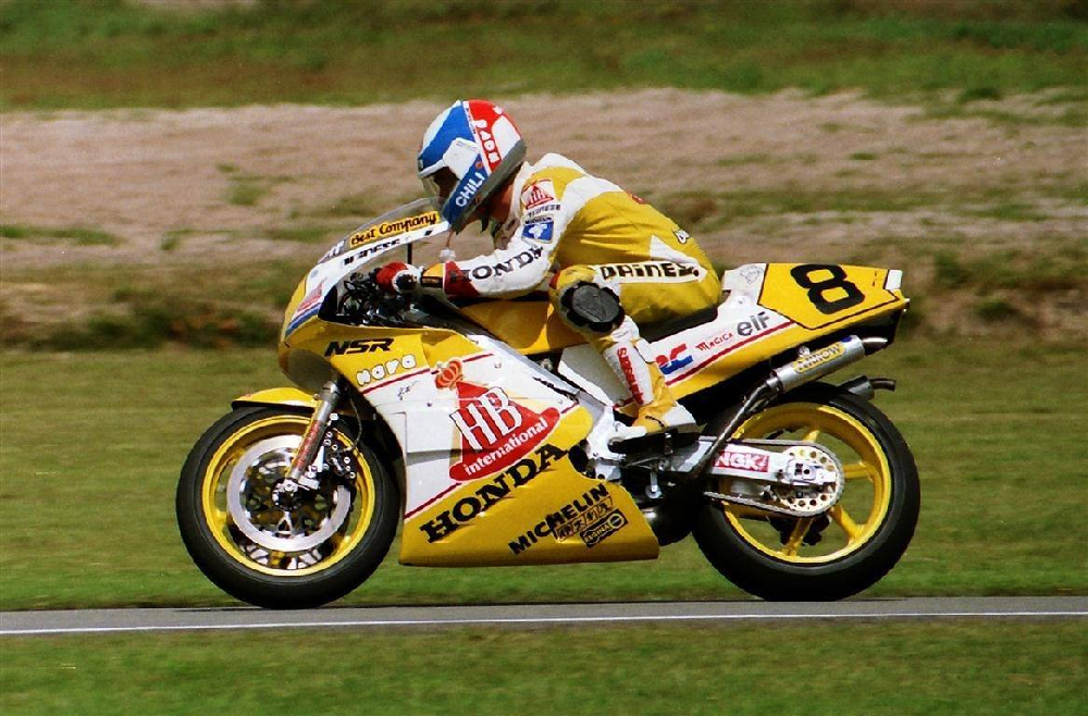 Honda當時在賽事中使用的NSR500V4並沒有對外販售，也讓差不多等級的NSR500V成為賽道迷購入的選擇之一