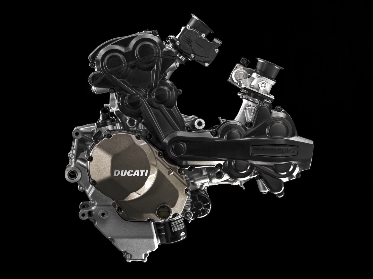 Ducati Testastretta DVT (Desmodromic Variable Timing)動力單元的加入是新款DUCATI DIAVEL的另一個重點，除了讓動力輸出更為順暢有力，也更符合歐盟新一代環保法規。