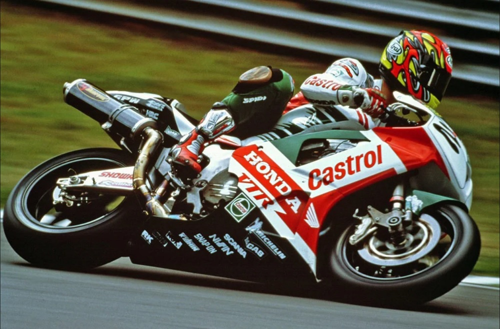 Honda RC51 SP1在2000年取得了WSBK賽事冠軍，讓Ducati無法贏下三連霸
